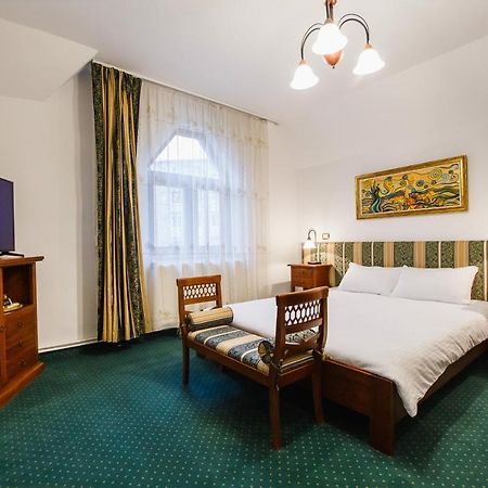 Casa 3 Guesthouse Oradea Ngoại thất bức ảnh