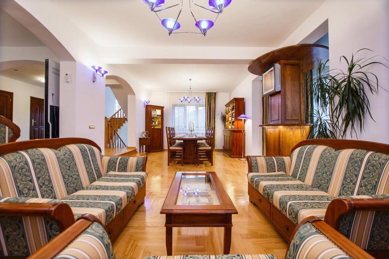 Casa 3 Guesthouse Oradea Ngoại thất bức ảnh
