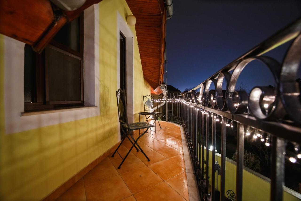 Casa 3 Guesthouse Oradea Ngoại thất bức ảnh