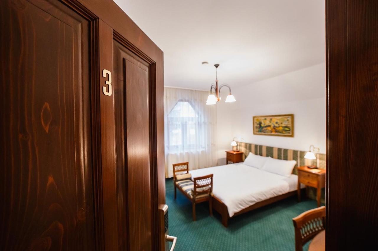 Casa 3 Guesthouse Oradea Ngoại thất bức ảnh