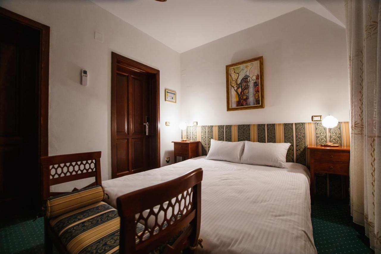 Casa 3 Guesthouse Oradea Ngoại thất bức ảnh