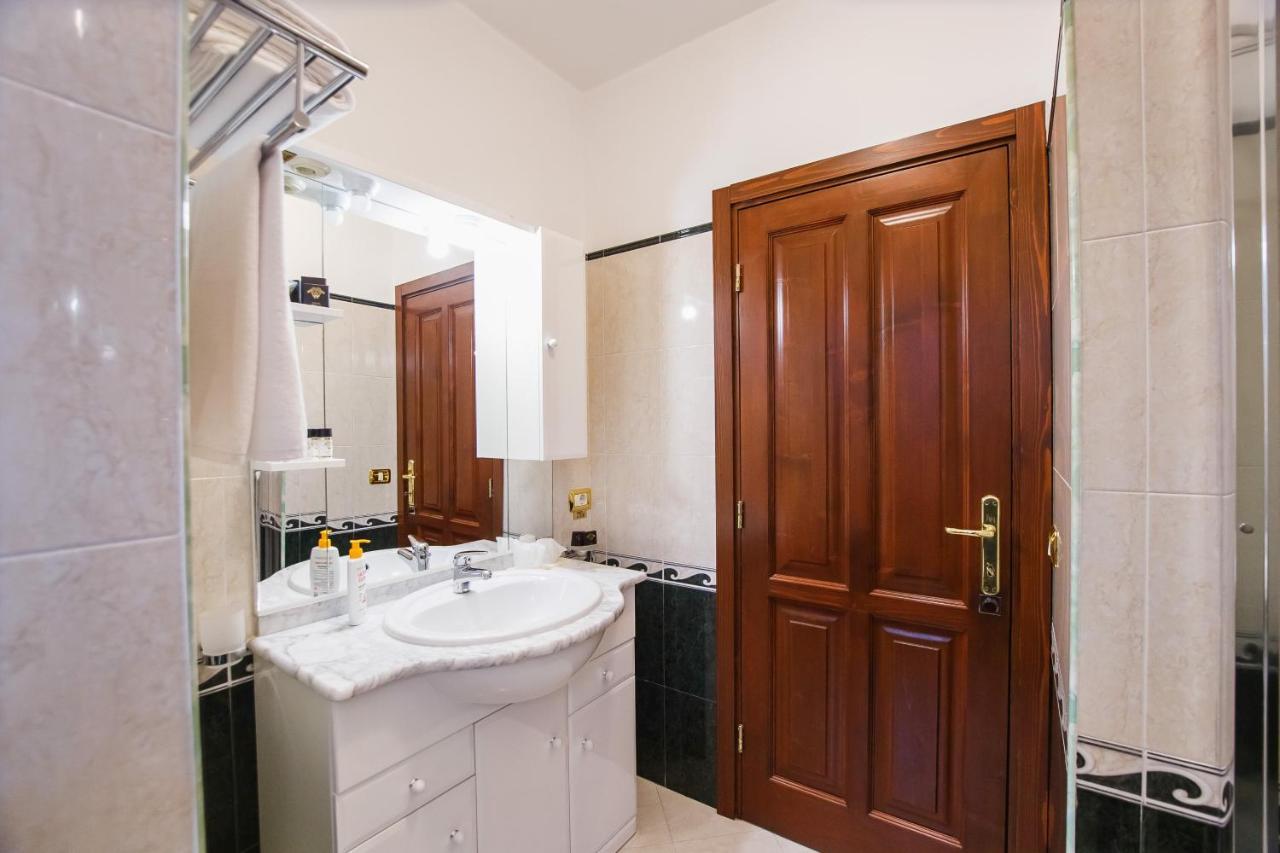 Casa 3 Guesthouse Oradea Ngoại thất bức ảnh