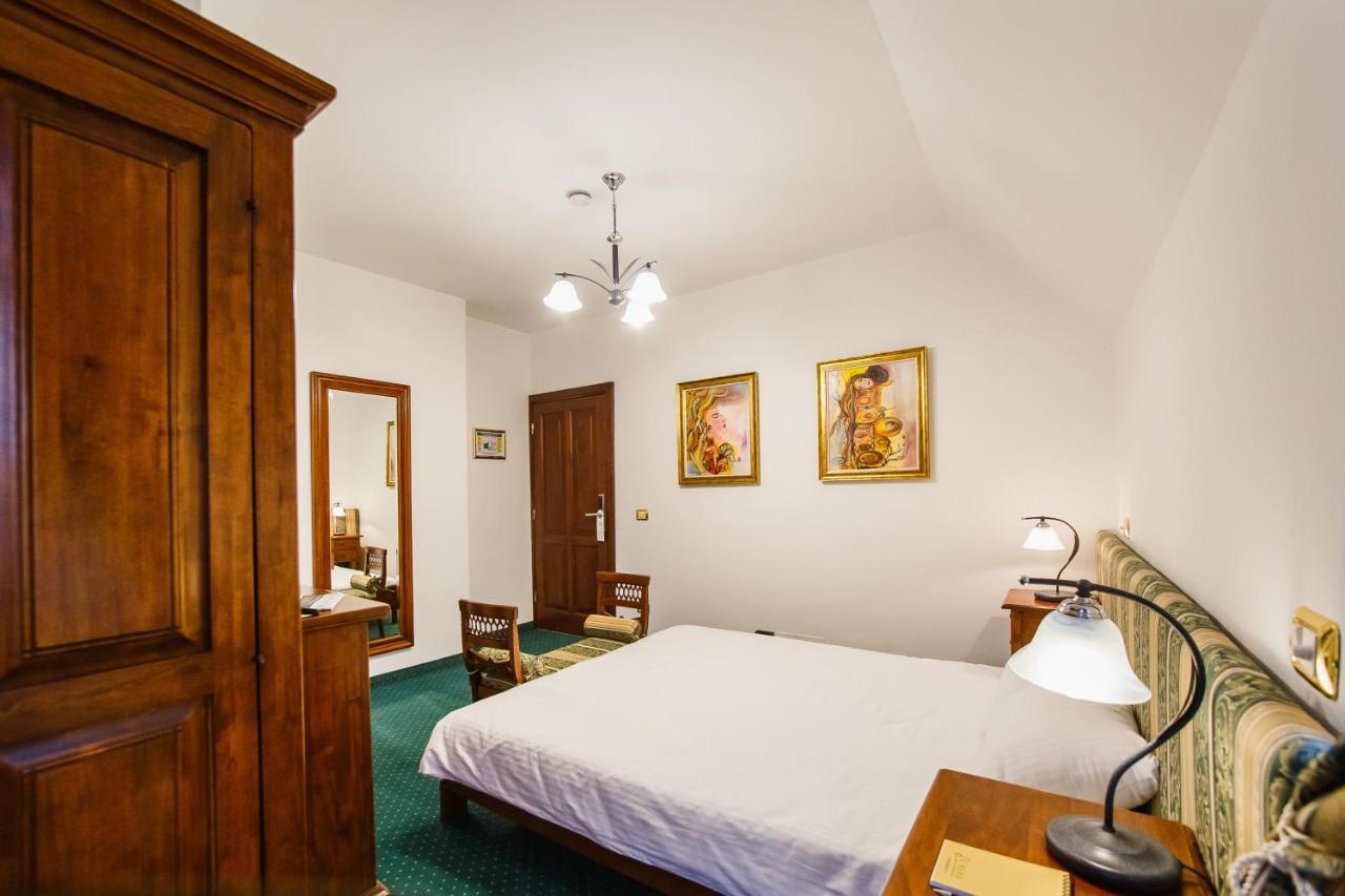 Casa 3 Guesthouse Oradea Ngoại thất bức ảnh