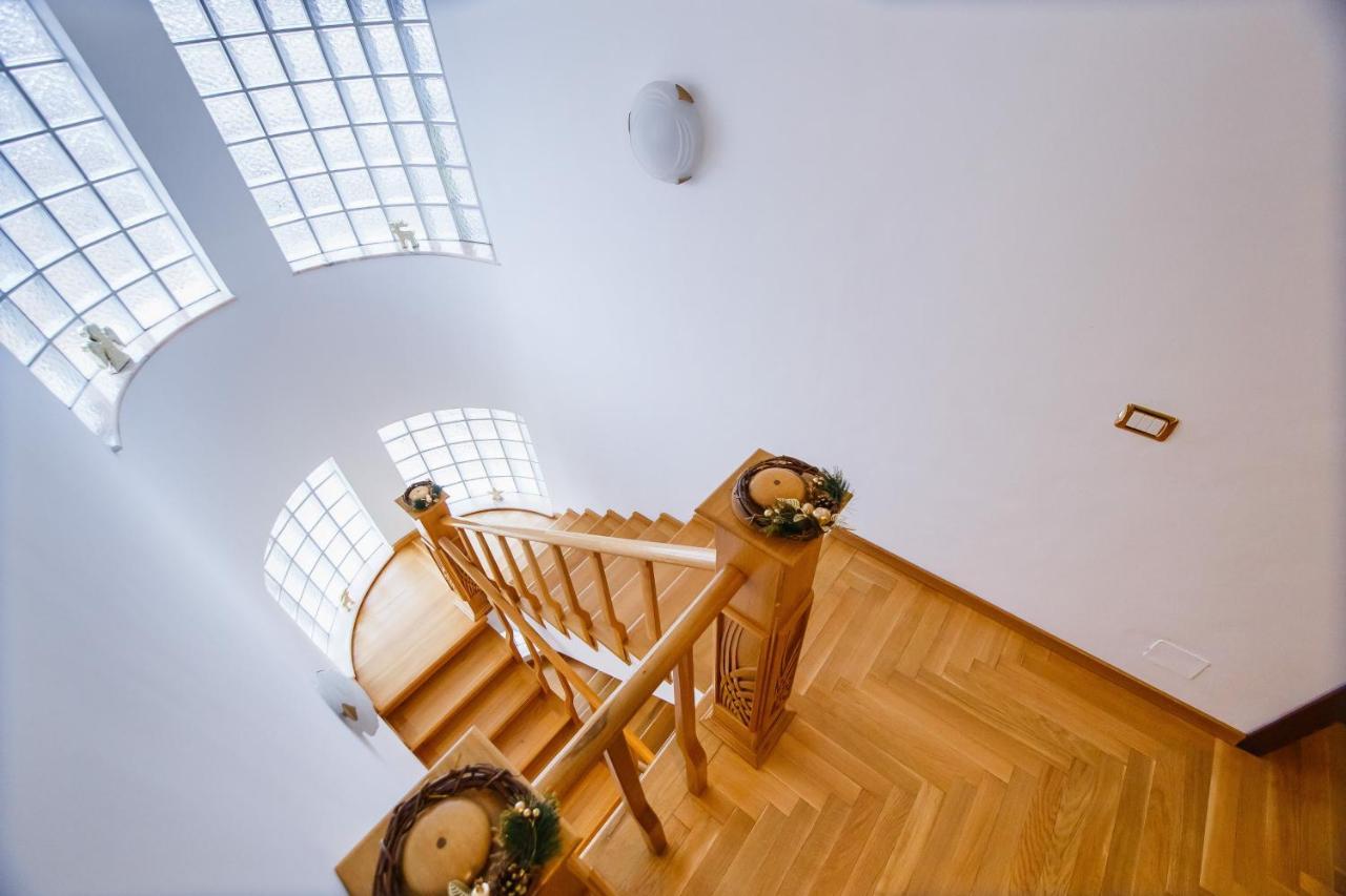 Casa 3 Guesthouse Oradea Ngoại thất bức ảnh