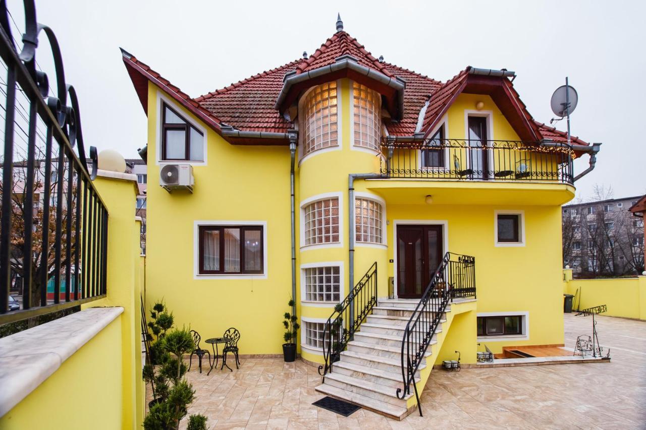 Casa 3 Guesthouse Oradea Ngoại thất bức ảnh
