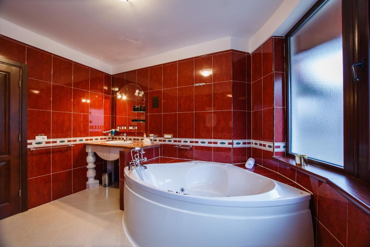 Casa 3 Guesthouse Oradea Ngoại thất bức ảnh
