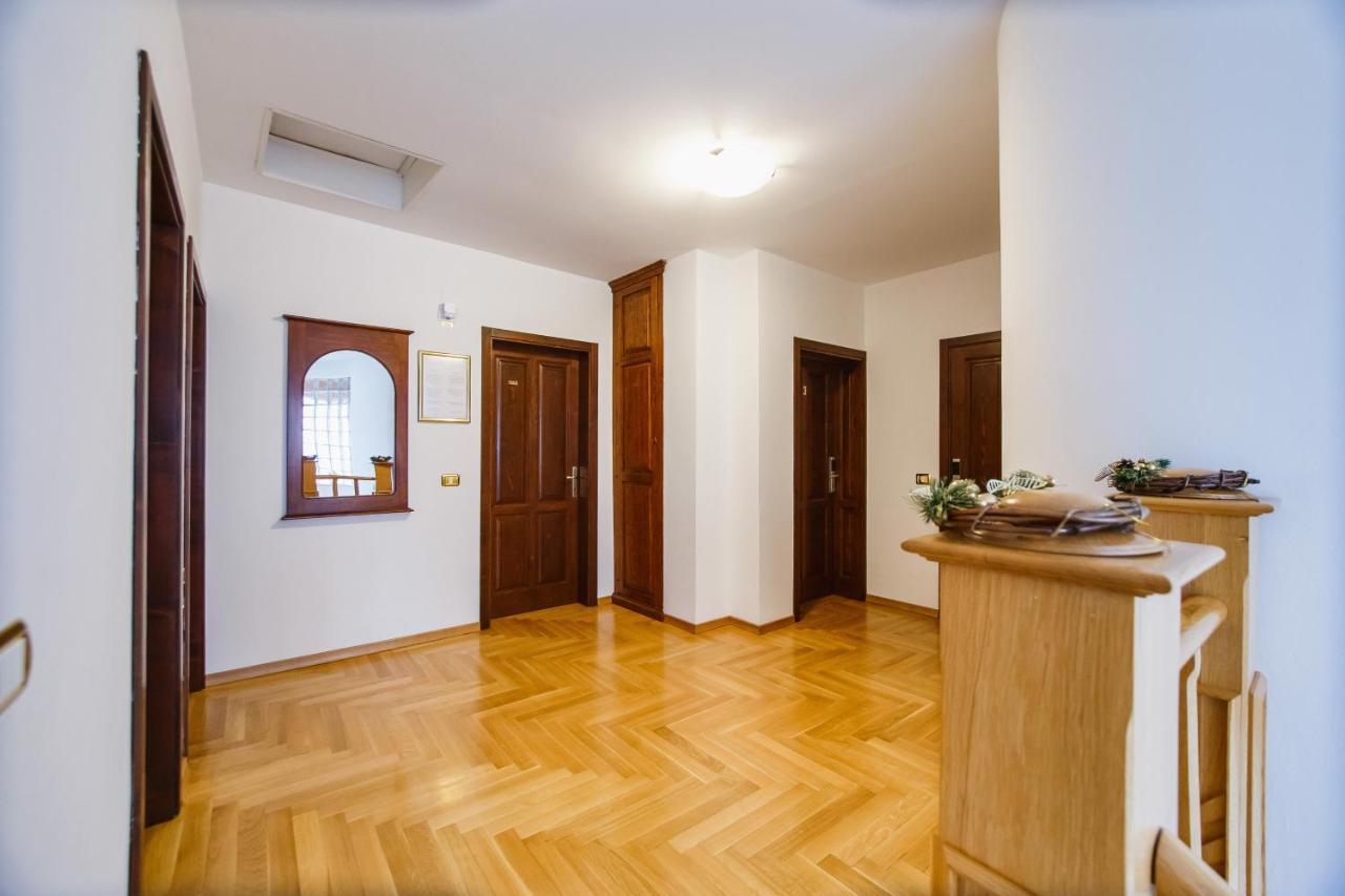 Casa 3 Guesthouse Oradea Ngoại thất bức ảnh