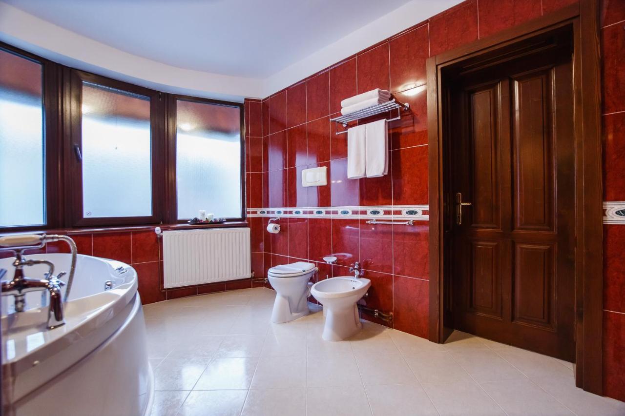 Casa 3 Guesthouse Oradea Ngoại thất bức ảnh