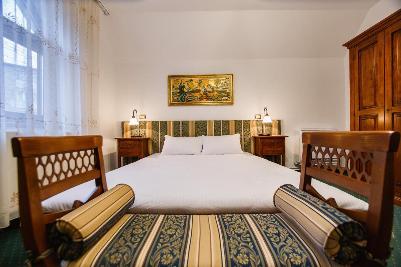 Casa 3 Guesthouse Oradea Ngoại thất bức ảnh