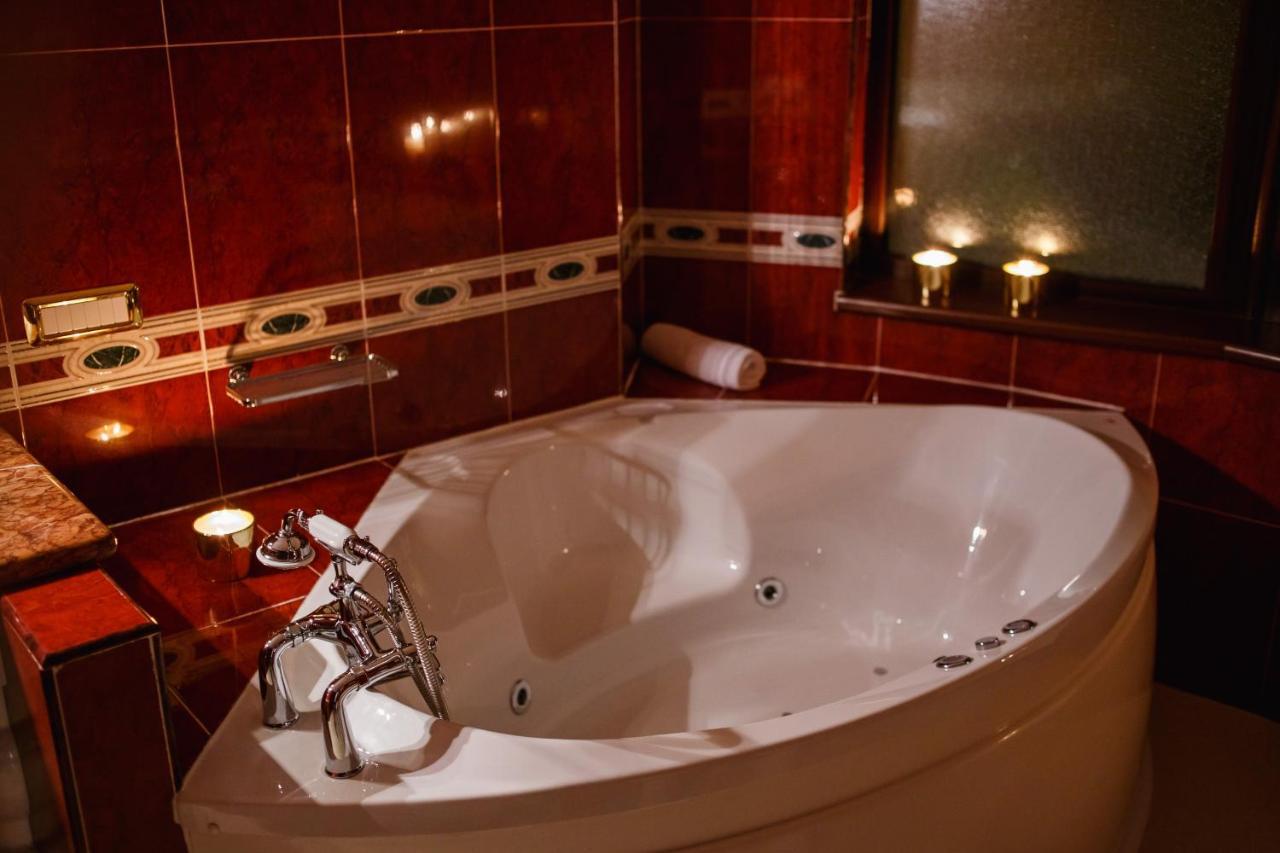Casa 3 Guesthouse Oradea Ngoại thất bức ảnh