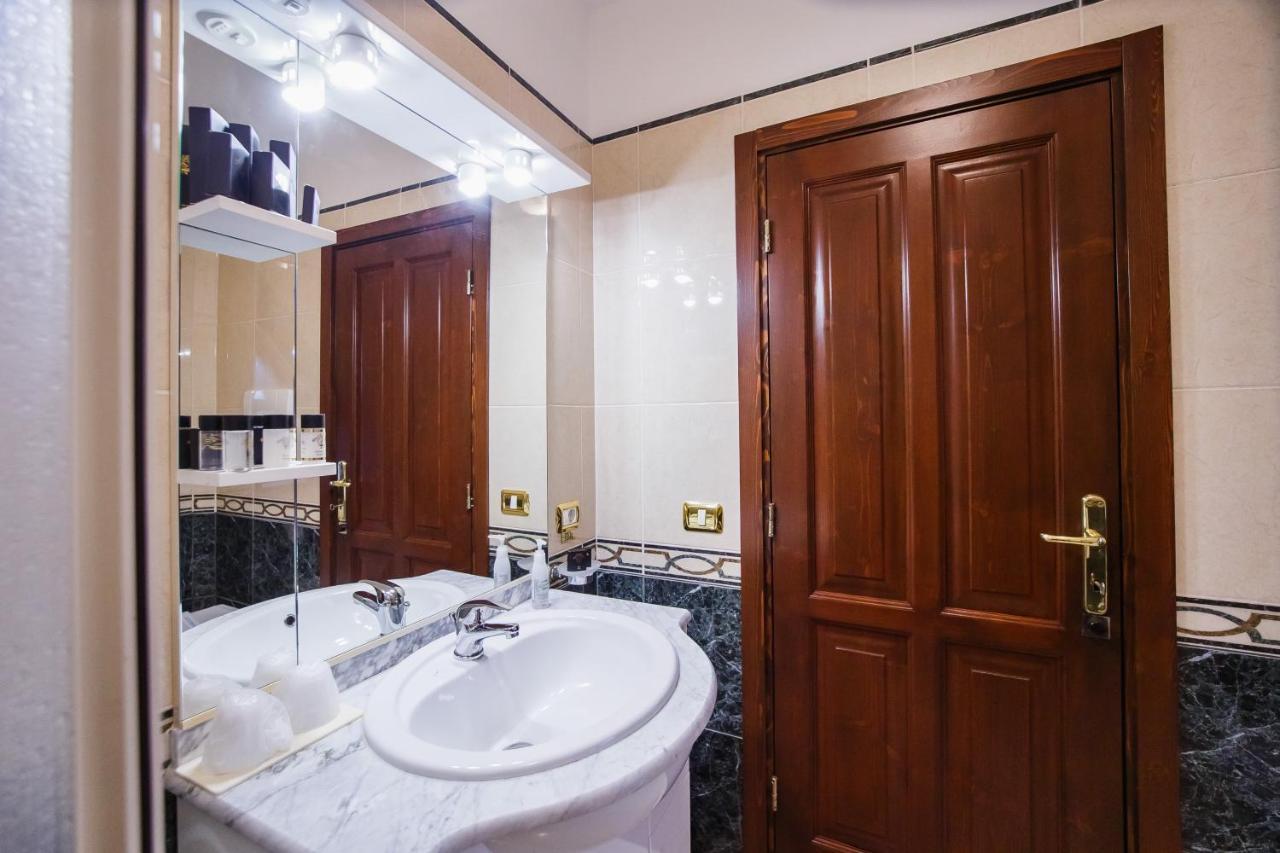Casa 3 Guesthouse Oradea Ngoại thất bức ảnh
