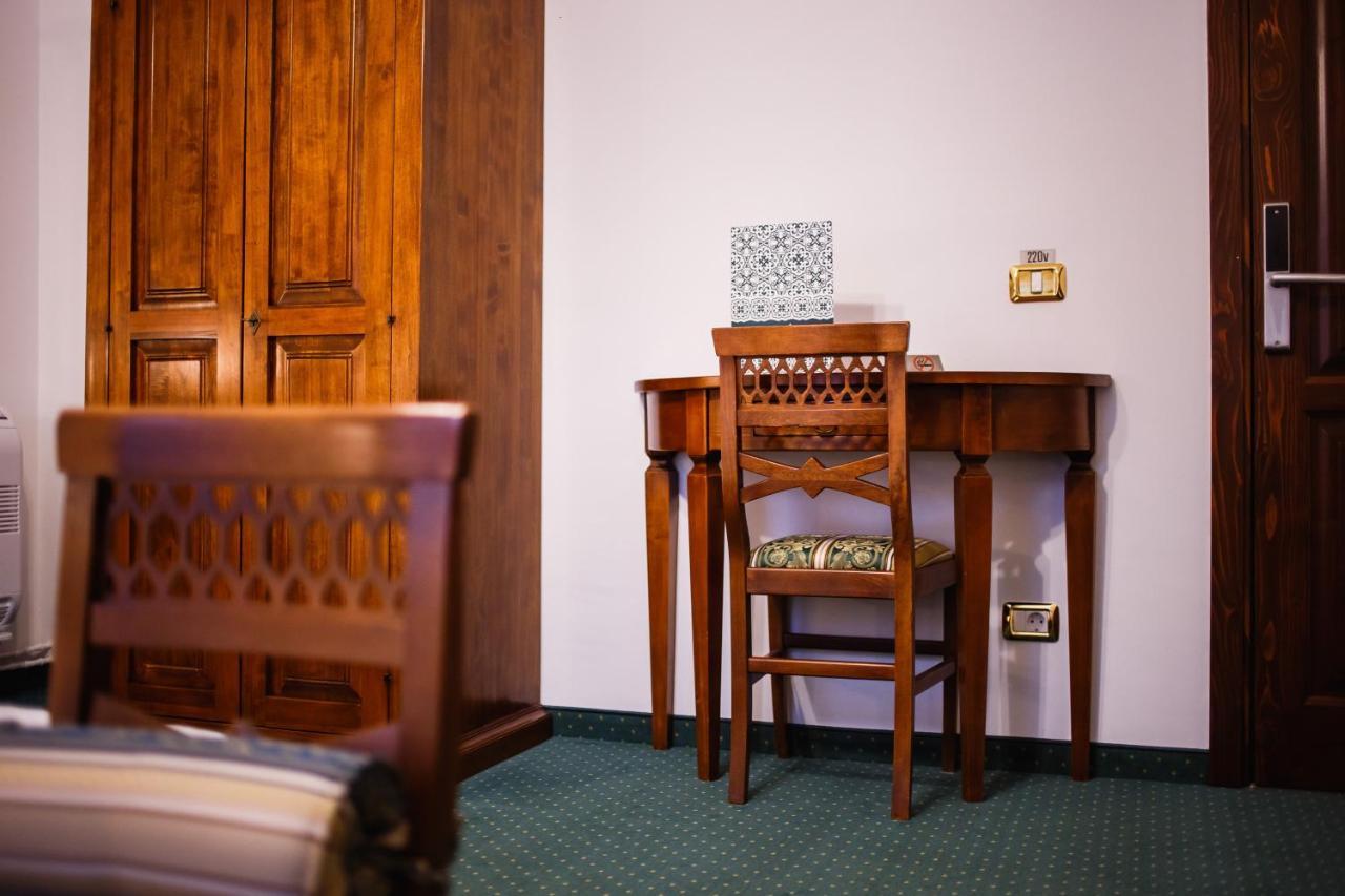Casa 3 Guesthouse Oradea Ngoại thất bức ảnh