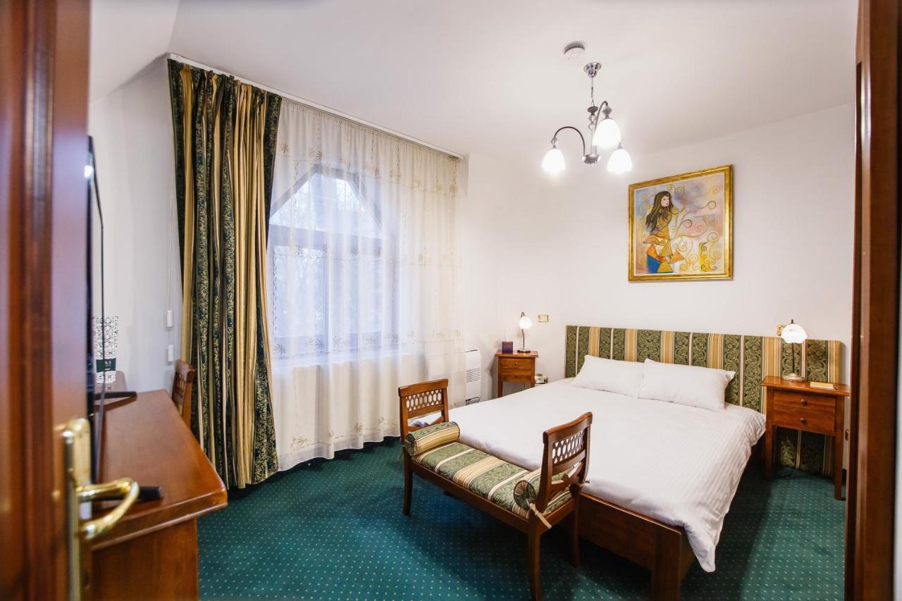 Casa 3 Guesthouse Oradea Ngoại thất bức ảnh